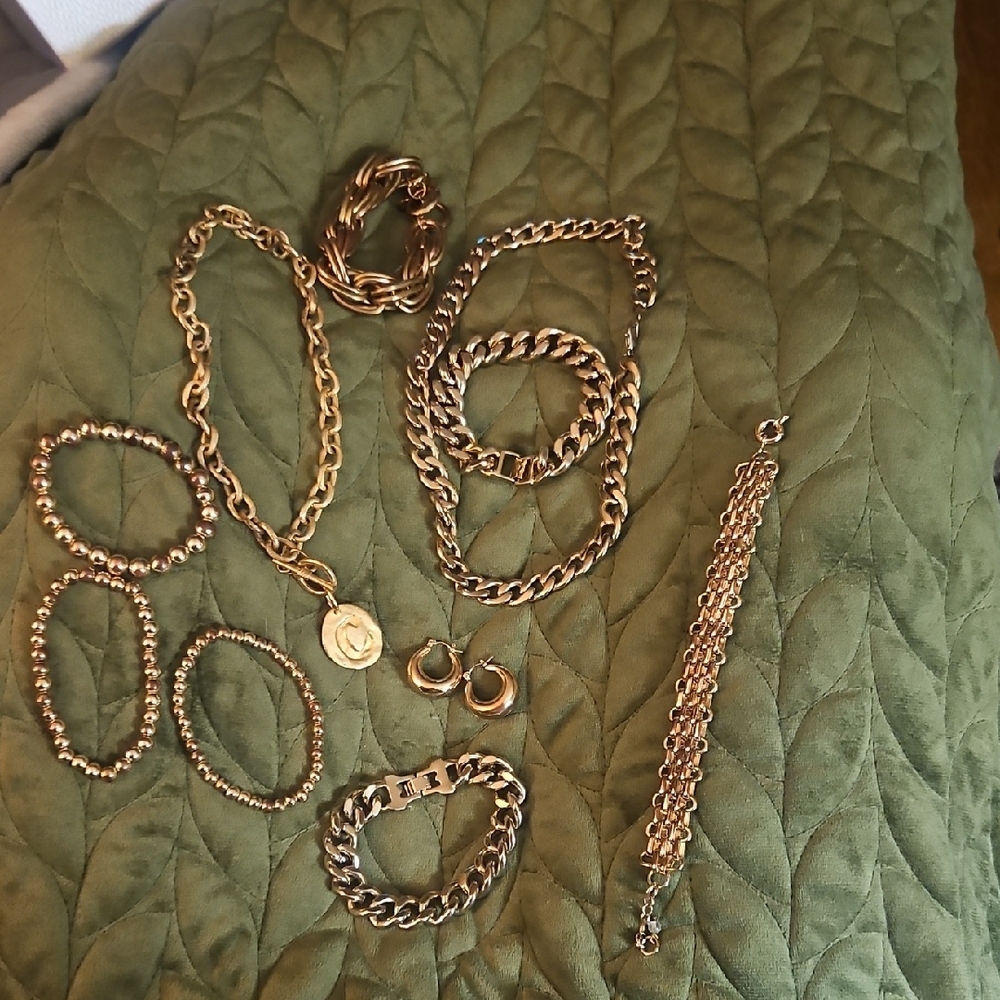 Elegant Gold Jewelry Set for Women